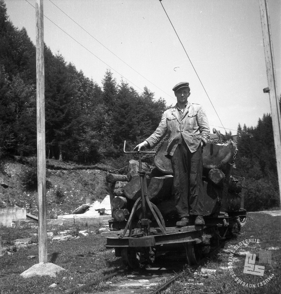DE1403a_23: Gozdna železnica v Mislinji, leto 1957. Foto: Dušan Gostinčar, hrani: MNZS.